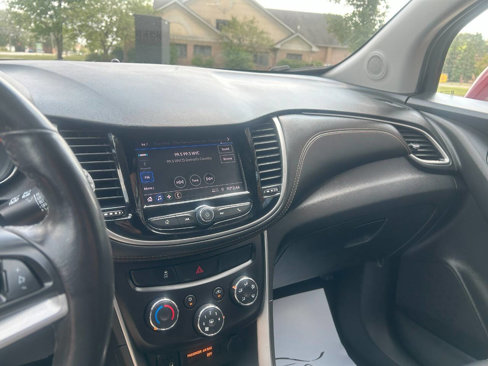 Used 2021 Chevrolet Trax LT w/ LT Convenience Package image 19