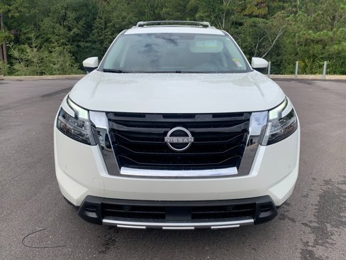 Used 2024 Nissan Pathfinder Platinum image 3