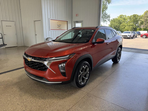 Used 2024 Chevrolet Trax LT w/ Driver Confidence Package image 2