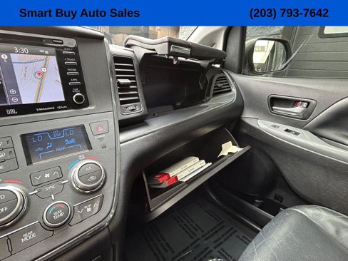 Used 2019 Toyota Sienna SE image 39