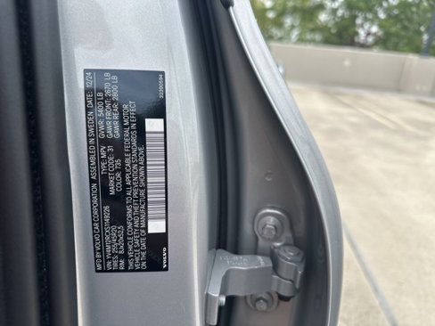 Certified 2025 Volvo XC60 B5 Plus image 32
