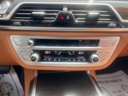 Used 2022 BMW 740i xDrive image 30