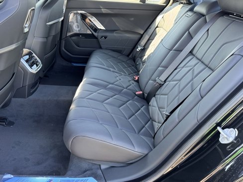 New 2026 BMW i7 xDrive60 w/ Executive Package image 24