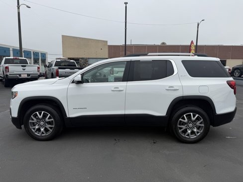 Used 2023 GMC Acadia SLT image 2