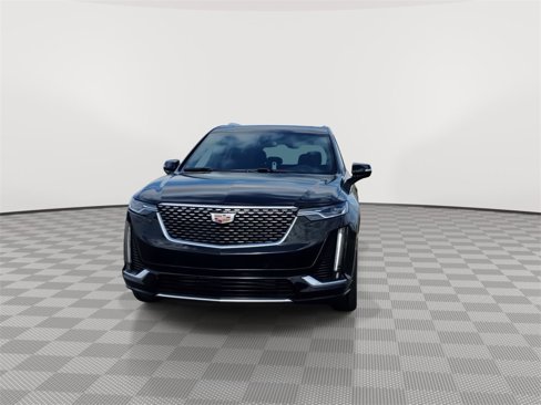 New 2025 Cadillac XT6 Luxury image 3