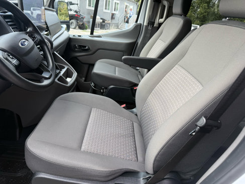 Used 2023 Ford Transit 350 XLT image 9