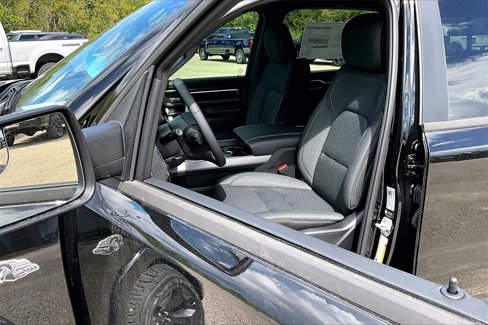 New 2026 RAM 1500 4x4 Crew Cab image 9