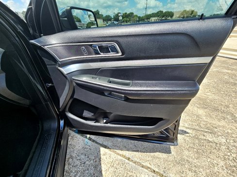 Used 2016 Ford Explorer XLT w/ Equipment Group 202A image 17