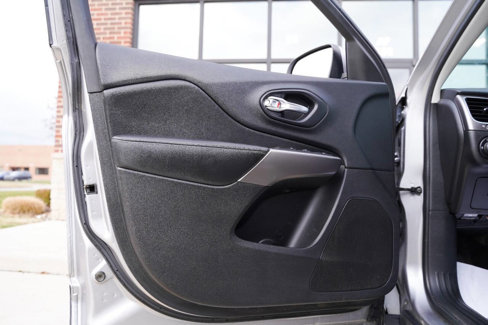 Used 2020 Jeep Cherokee Latitude Plus image 10