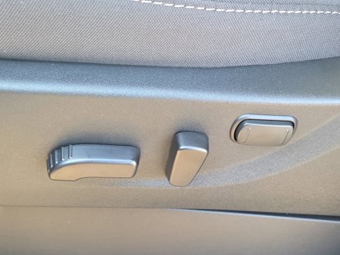 Used 2025 Nissan Frontier SV image 13