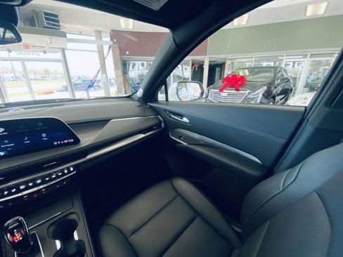 Used 2024 Cadillac XT4 Premium Luxury image 44