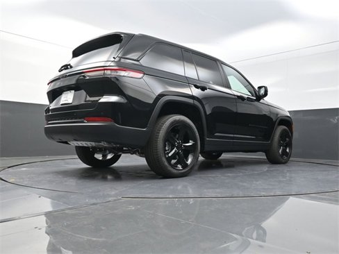 New 2025 Jeep Grand Cherokee Limited w/ Black Appearance Package image 23