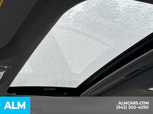 Certified 2025 Hyundai Elantra SEL image 40