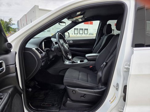Used 2018 Jeep Grand Cherokee Laredo image 13