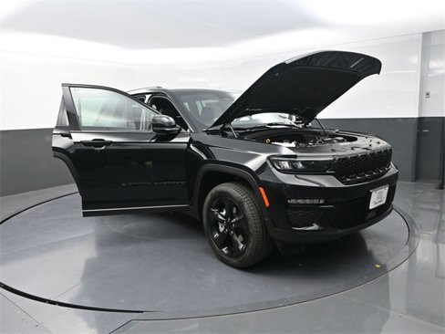 New 2025 Jeep Grand Cherokee Limited w/ Black Appearance Package image 25