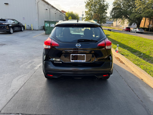 Used 2019 Nissan Kicks S image 9