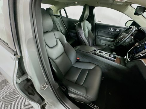 Used 2025 Volvo S60 B5 Plus image 31
