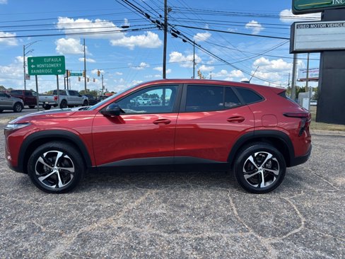 Used 2024 Chevrolet Trax RS w/ Driver Confidence Package image 2
