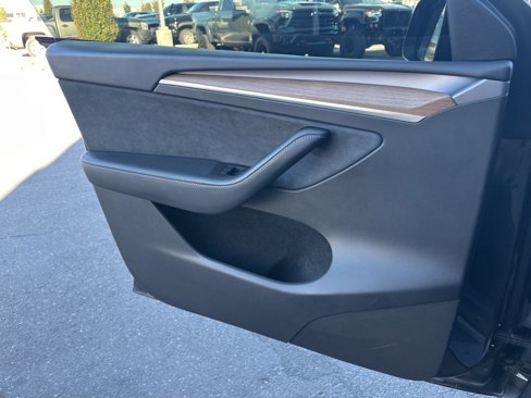 Used 2024 Tesla Model Y Long Range image 15