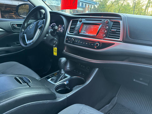 Used 2018 Toyota Highlander AWD V6 image 22