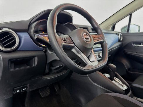 Used 2025 Nissan Versa SV image 27