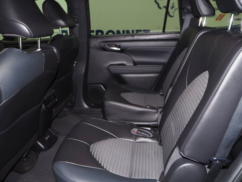 Used 2023 Toyota Highlander XSE image 13
