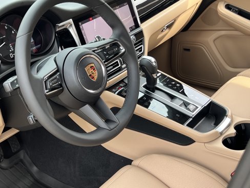 New 2026 Porsche Macan image 4
