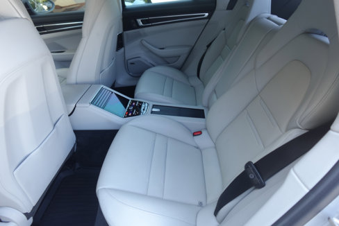 Used 2022 Porsche Panamera GTS w/ Premium Package image 17