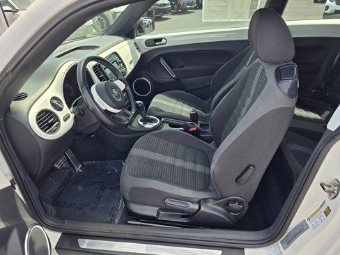Used 2012 Volkswagen Beetle Launch Edition image 18