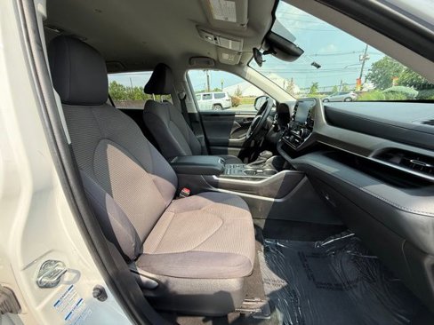 Used 2022 Toyota Highlander L image 30