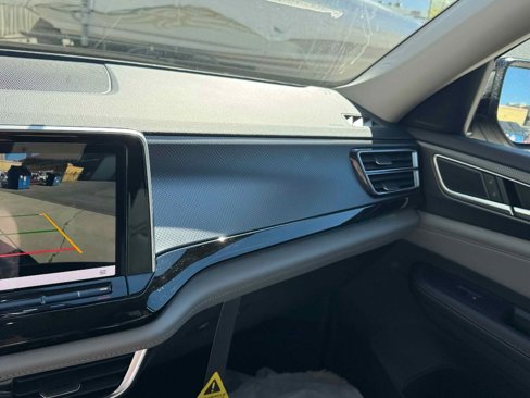 New 2025 Volkswagen Atlas Peak Edition SE image 19