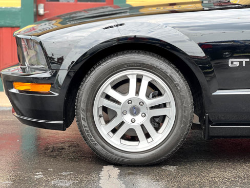 Used 2005 Ford Mustang GT Premium image 25