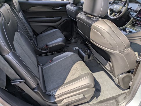New 2025 Jeep Grand Cherokee L Laredo image 28