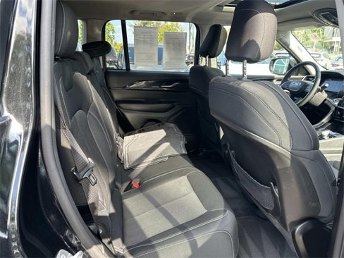 Certified 2023 Jeep Grand Cherokee Laredo w/ Luxury Tech Group I image 10