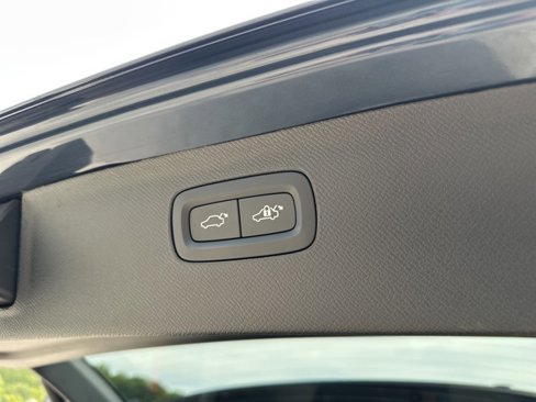 Certified 2025 Volvo XC90 B5 Core image 35