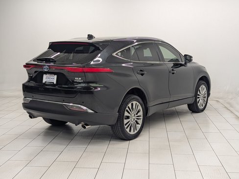 Used 2022 Toyota Venza XLE image 7