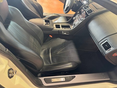Used 2015 Aston Martin DB9 Coupe image 25