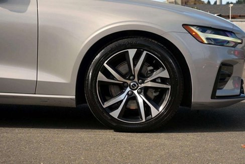 Used 2024 Volvo S60 B5 Core image 9