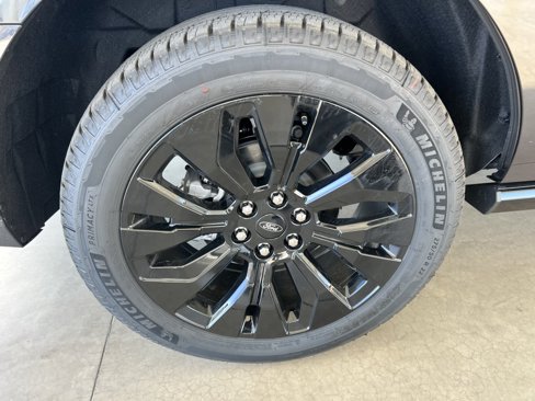 New 2025 Ford Expedition Platinum w/ Stealth Appearance Package image 31