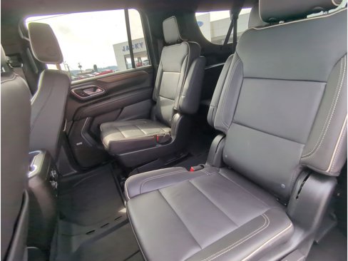 Used 2024 Chevrolet Suburban Premier image 24