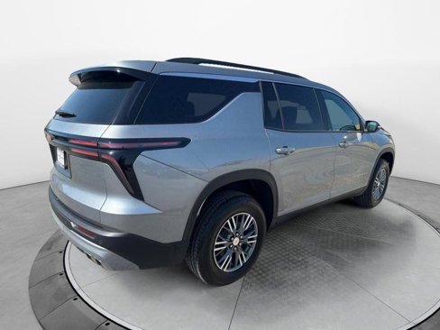 New 2026 Chevrolet Traverse LT image 2