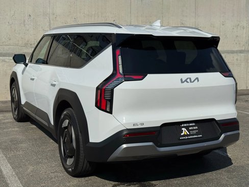 Used 2025 Kia EV9 Wind image 10