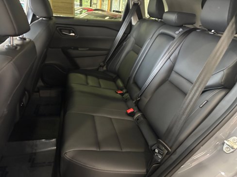 Used 2025 Nissan Rogue SL w/ SL Premium Package image 8