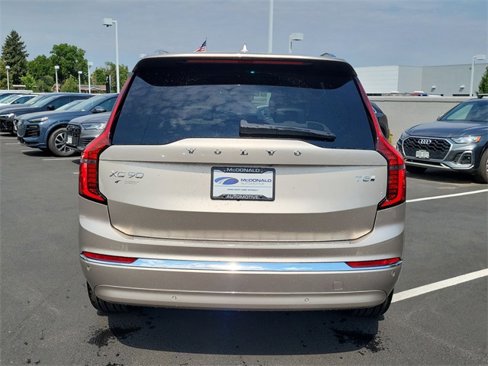 New 2026 Volvo XC90 T8 Plus image 4
