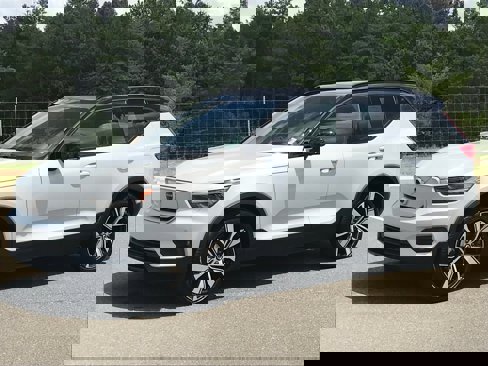 Used 2021 Volvo XC40 P8 Recharge w/ Advanced Package image 1