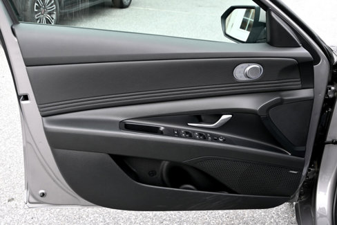 Used 2024 Hyundai Elantra Limited image 24