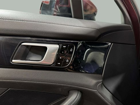 Used 2019 Porsche Panamera 4 image 9