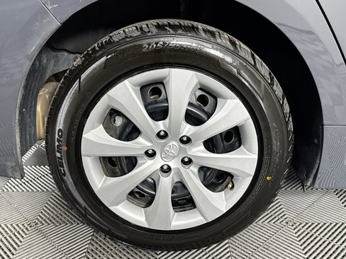 Used 2025 Toyota Corolla LE image 31