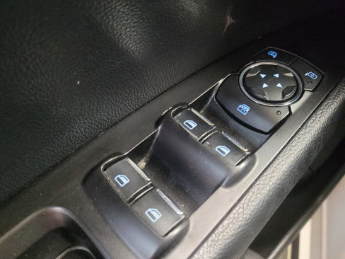 Used 2017 Ford Fusion SE w/ Fusion SE Technology Package image 27
