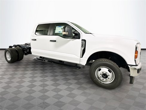 New 2026 Ford F350 4x4 Crew Cab DRW Super Duty image 3